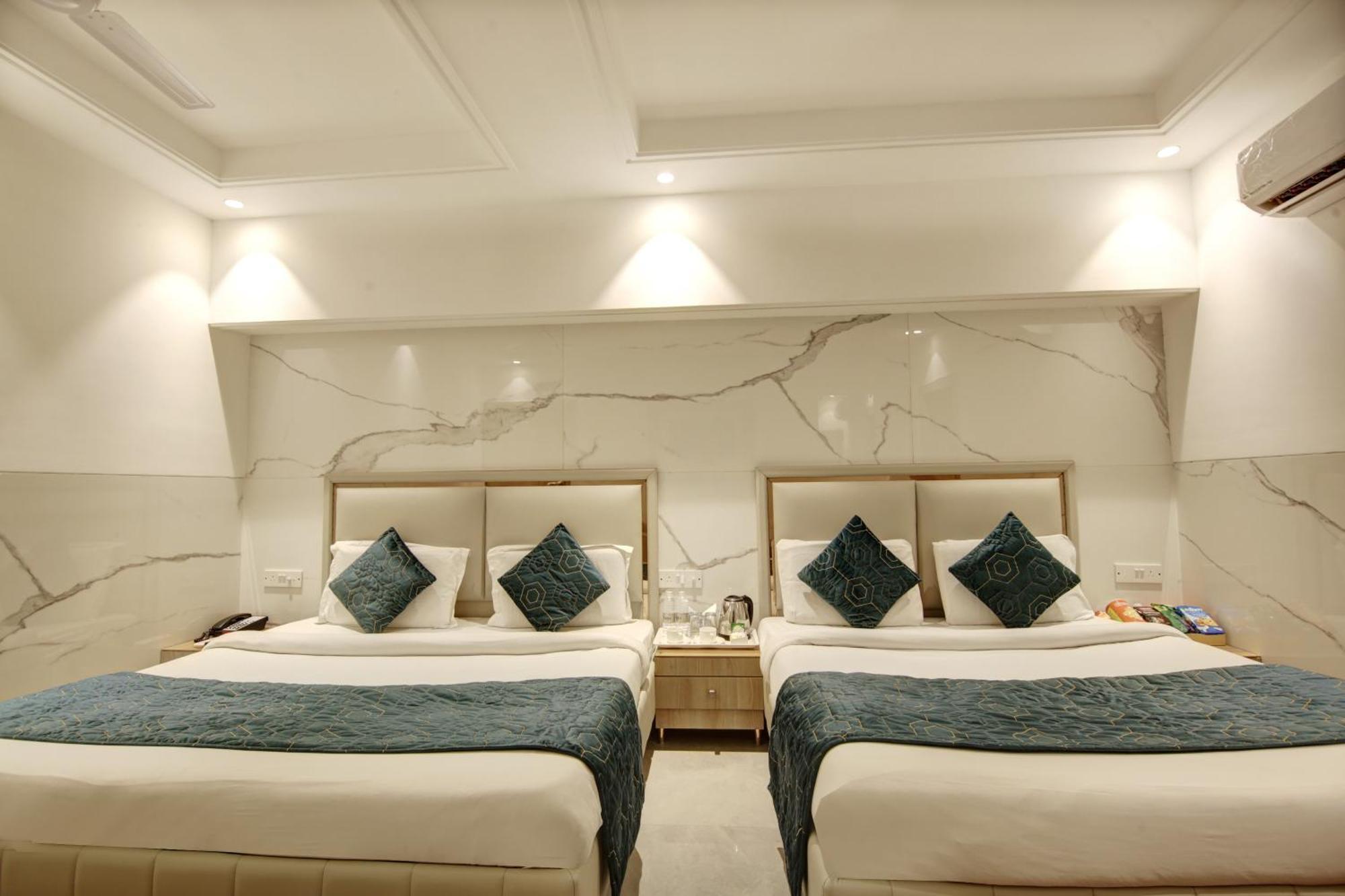 Hotel Transit International- Aerocity Delhi Airport 뉴델리 외부 사진