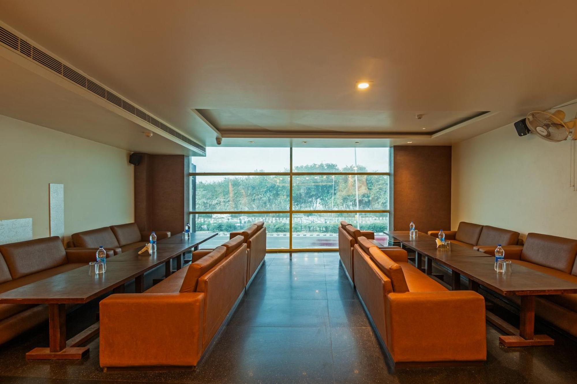 Hotel Transit International- Aerocity Delhi Airport 뉴델리 외부 사진